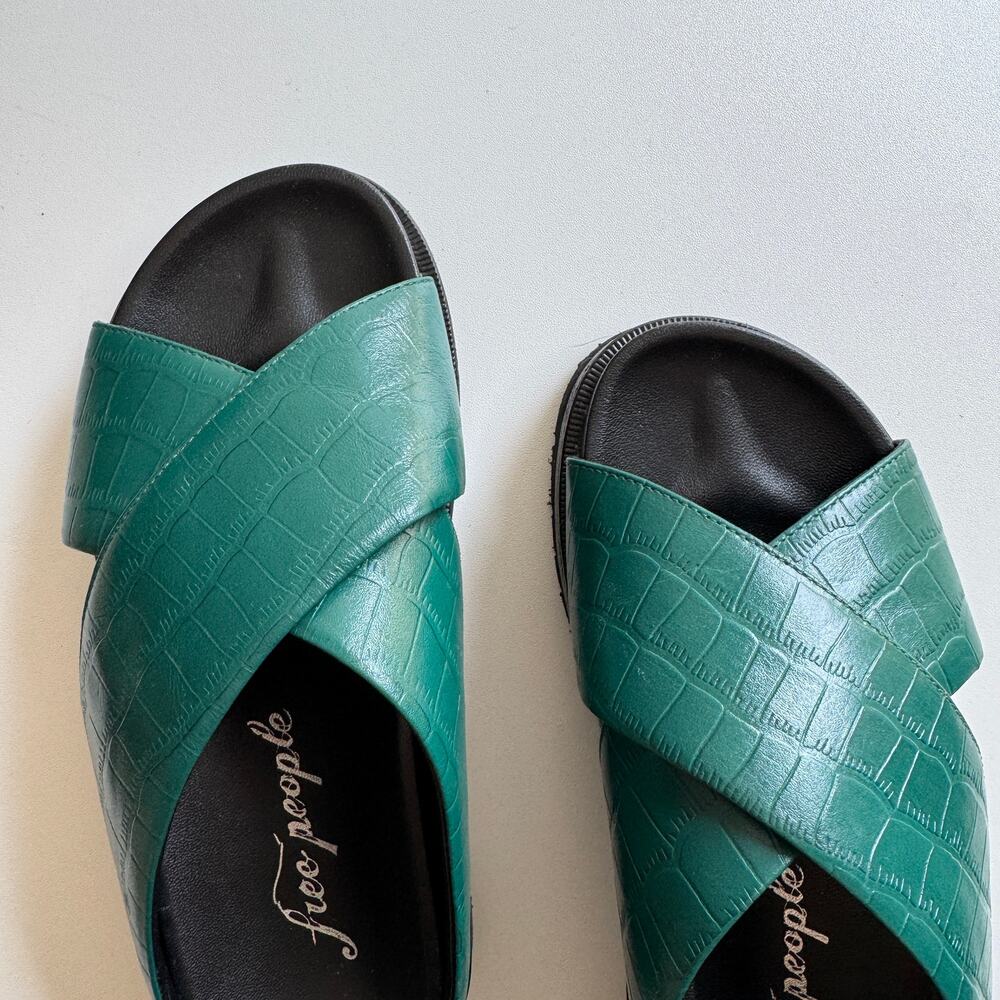 Free People Green Croc Embossed Criss Cross Roxanne Footbed Slide Sandals 37